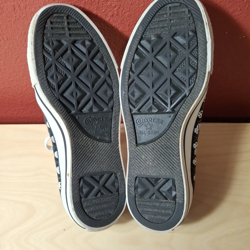 Converse Allstars Lo Top Sneakers Black w/ Mini White Skulls Women 7 - Picture 7 of 12